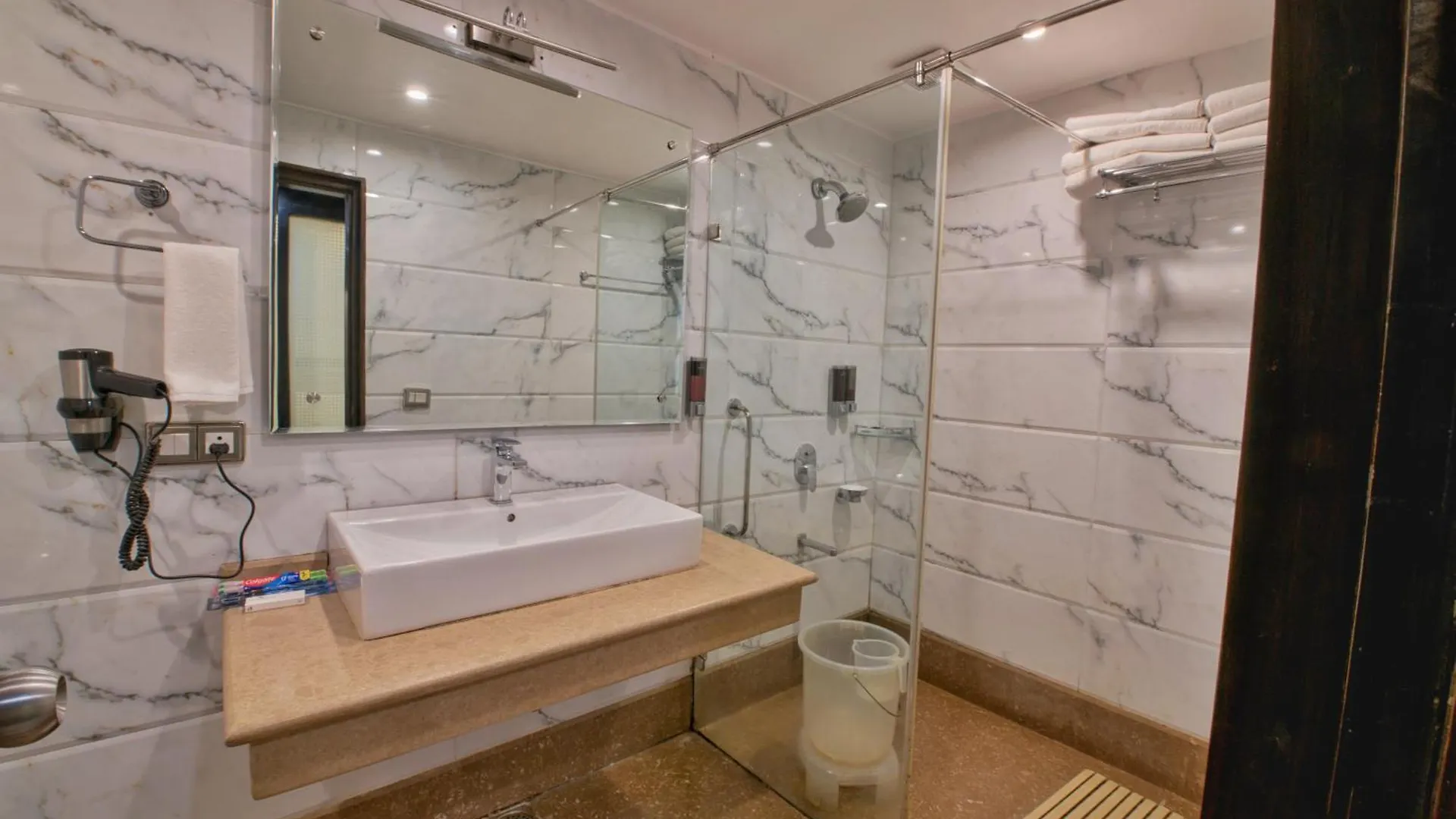 The Cedar Grand Hotel And Spa Shimla 4*,